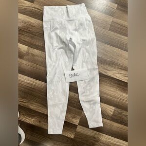 Buffbunny snow leopard leggings size small